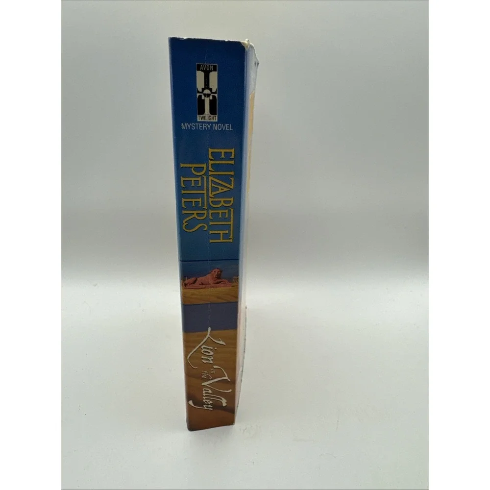 Lion in the Valley by Elizabeth Peters (1986, Paperback)